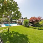 Tena Villa *