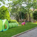 Tena Villa