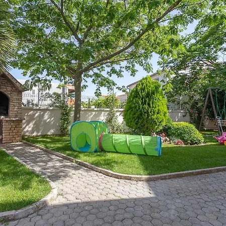 Tena Villa *
