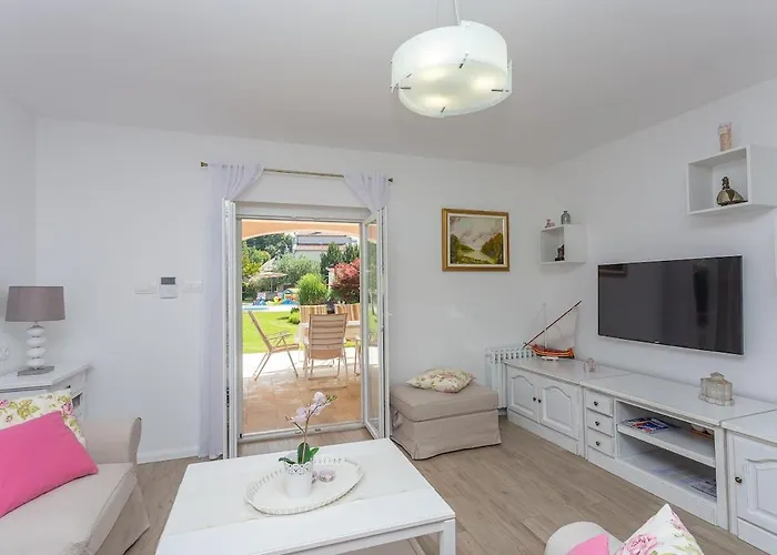 Tena Tribunj (Sibenik-Knin)