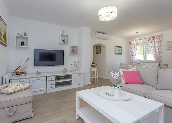 Tena * Tribunj (Sibenik-Knin)